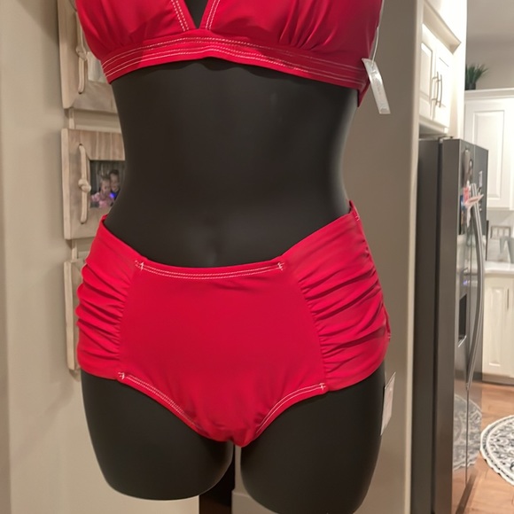 Red side shirred bottom - Picture 6 of 7